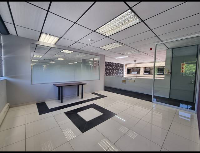 1,832M² OFFICE FOR SALE IN WOODMEAD